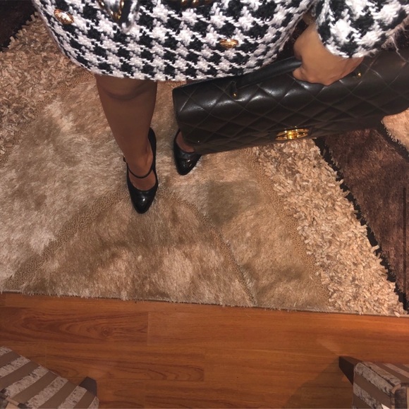 Authentic Gorgeous Vintage Chanel Briefcase Gold hardware - Picture 5 of 16